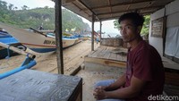 Untuk mengisi hari dan bertahan hidup, mereka.memilih bercocok tanam. Salah satunya yang dilakukan Tukimin (32 tahun) warga kanigoro, saptosari, Gunungkidul. 