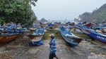 91 Perahu Nelayan Pantai Selatan Terpaksa Berlabuh, Ada Apa?