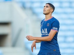Achraf Hakimi dipastikan menyegel posisi bek kanan permainan PSG. Pemain asal Maroko itu baru direkrut dari Inter Milan seharga 60 juta euro. (Foto: Getty Images/Fran Santiago)