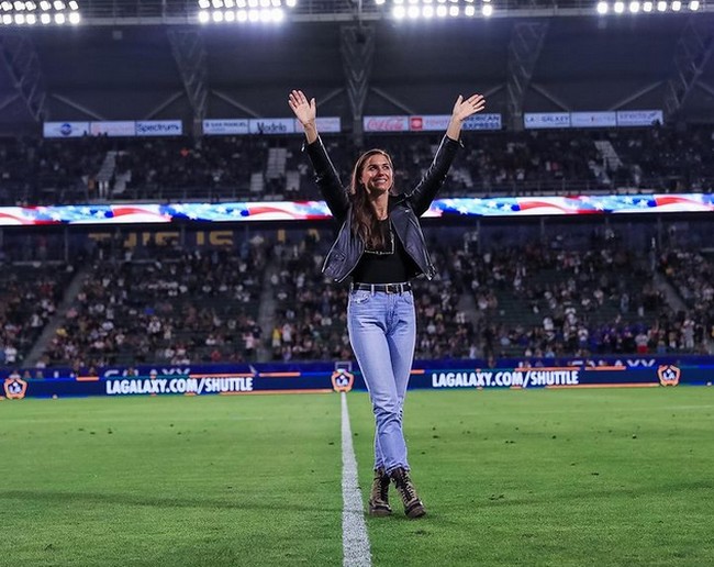 Sangat sulit untuk menjadi model dalam sehari karena aku bukan model. Dunia sepak bola sudah aku kenal sejak aku tumbuh. Itu adalah gairahku, dan aku lebih nyaman di lapangan sepak bola, ungkapnya, seperti dikutip USA Today pada 2012. Foto: dok. Instagram