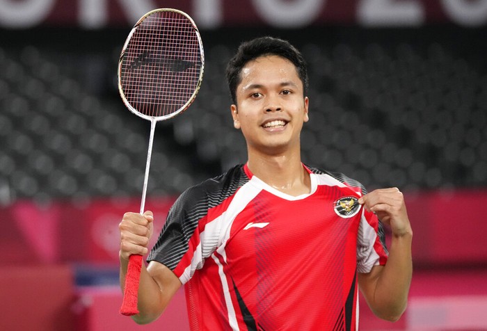 Indonesias Anthony Sinisuka Ginting celebrates after winning against Guatemalas Kevin Cordon during mens singles bronze medal Badminton match at the 2020 Summer Olympics, Monday, Aug. 2, 2021, in Tokyo, Japan. (AP Photo/Markus Schreiber)