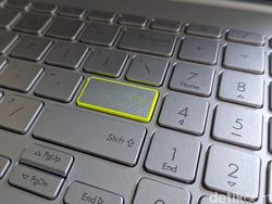 Asus Vivobook 15, Laptop Bongsor Teman WFH