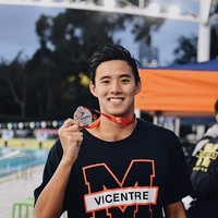 Welson Kim, Atlet Renang MalaysiaDari negara tetangga, ada Welson Kim yang mendapat julukan Oppa Malaysia karena pesonanya yang mirip artis Korea. Welson adalah perenang yang berkompetisi di nomor 200 m dan 400 m gaya bebas. Ia adalah perenang Malaysia pertama yang pernah mewakili negaranya di Olimpiade. Foto: Instagram