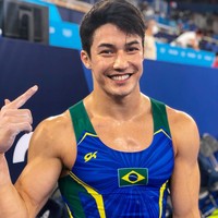 Arthur Nory Mariano, Atlet Senam BrazilAtlet tampan selanjutnya datang dari cabang olahraga senam artistik asal Brazil. Ia terlihat berwajah Asia karena punya darah Jepang dari ibunya. Dalam Olimpiade kali ini, atlet tersebut pun berkeinginan untuk memenangkan pertandingan di tanah kelahiran kakek dan neneknya yang pindah ke Brazil puluhan tahun lalu.  Foto: Instagram