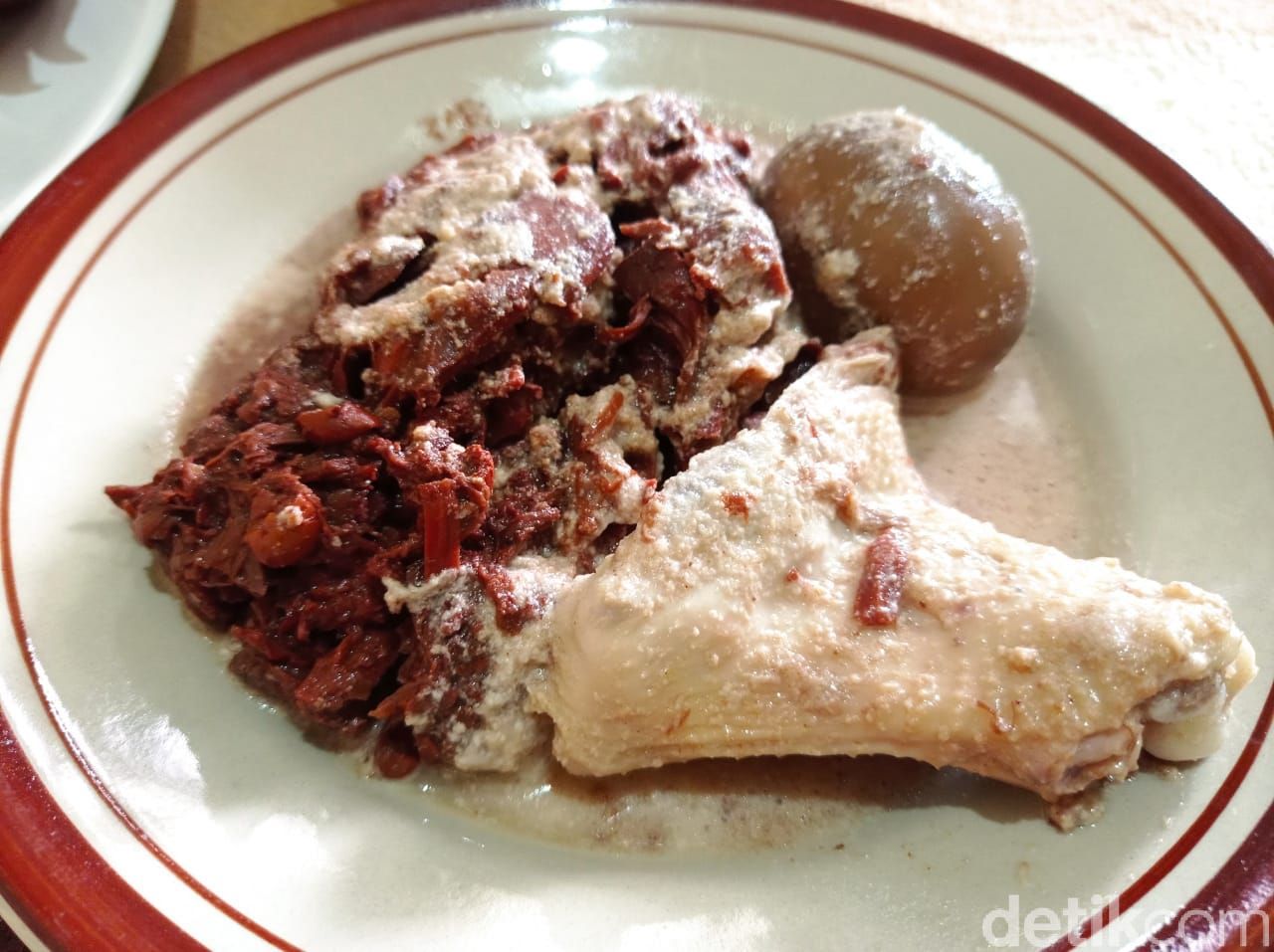 Ayam Goreng Madukoro : Gurih Empuk Ayam Kampung Goreng Langganan SBY