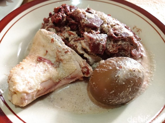 Ayam Goreng Madukoro : Gurih Empuk Ayam Kampung Goreng Langganan SBY Ayam Goreng Madukoro : Gurih Empuk Ayam Kampung Goreng Langganan SBY