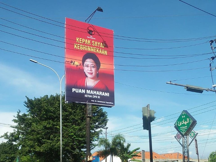 Baliho Puan Maharani yang dipasang anggota DPR Hendrawan Supratikno di Dapil Jateng X (Foto dikirimkan Hendrawan Supratikno).