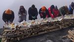 Intip  Ritual Penghormatan Ibu Bumi Pachamama di Bolivia