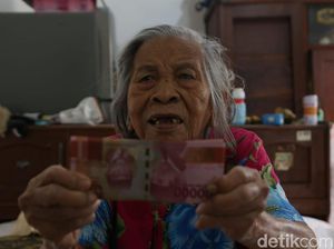 Kantor Pos di Surabaya Bagikan BST Door to Door