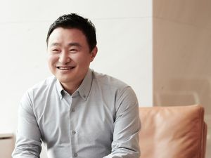 Jurus Samsung Menang Duel Ponsel Kelas Menengah Lawan China