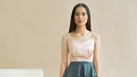 Evelina Witanama di sinetron tersebut berperan sebagai guru dari Reyna, anak Andin dan Aldebaran. Foto: Instagram Evelina Witanama