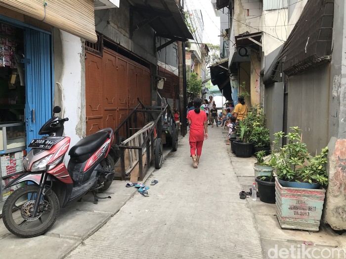 Got tak lagi halangi rumah orang, Gang ACD Jembatan Besi Tambora Jakbar ini juga sudah dicor beton. (Nur Aziza/detikcom)