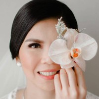 Greysia Polii tampil cantik dengan riasan flawless dari Adi Adrian di hari pernikahannya. Mengunggah foto penampilan cantiknya saat menikah, atlet bulu tangkis 33 tahun itu mengungkapkan rasa bahagianya. “Menutup 2020 dengan sudah menjadi istri dari @felixdjimin adalah sebuah anugerah indah yang Tuhan ijinkan terjadi. Hati yang selalu bersyukur adalah perasaan yang tepat untuk hal-hal yang telah terjadi, sedang terjadi dan akan terjadi,” tulisnya. Foto: Dok. Instagram greysiapolii, adadrianbeauty, windysavosacouture