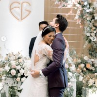 Greysia Polii yang mempersembahkan emas pertama untuk Indonesia dalam ajang Olimpiade Tokyo 2020 mendapatkan dukungan penuh dari sang suami. “Go and enjoy your game today honey! You have all our support,” tulis suami Greysia Polii, Felix Djimin. Foto: Dok. Instagram greysiapolii, adadrianbeauty, windysavosacouture