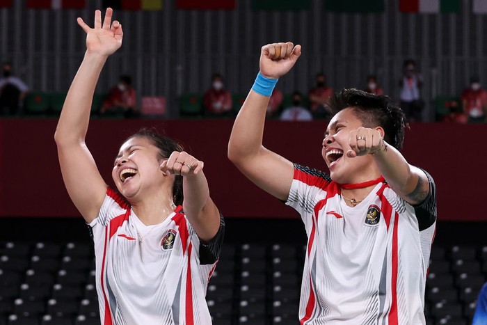 CHOFU, JAPAN - JULY 31: Greysia Polii(right) and Apriyani Rahayu of Team Indonesia celebrate after their victory against Lee Sohee and Shin Seungchan of Team South Korea during a Women’s Doubles Semi-final match on day eight of the Tokyo 2020 Olympic Games at Musashino Forest Sport Plaza on July 31, 2021 in Chofu, Tokyo, Japan. (Photo by Lintao Zhang/Getty Images)