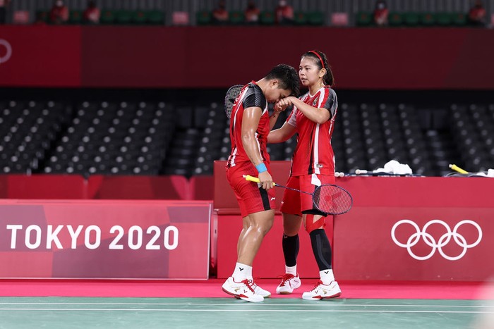 Greysia Polii/Apriyani Rahayu CHOFU, JAPAN - JULY 31: Greysia Polii(right) and Apriyani Rahayu of Team Indonesia react as they compete against Lee Sohee and Shin Seungchan of Team South Korea during a Women’s Doubles Semi-final match on day eight of the Tokyo 2020 Olympic Games at Musashino Forest Sport Plaza on July 31, 2021 in Chofu, Tokyo, Japan. (Photo by Lintao Zhang/Getty Images)