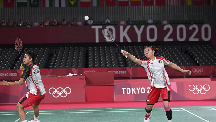 Greysia/Apriyani Raih Emas Olimpiade Tokyo Greysia Polii/Apriyani Rahayu meraih emas cabor bulutangkis Olimpiade Tokyo 2020 nomor ganda putri. Mereka mengalahkan Chen Qing Chen/Jia Yi Fan dua gim langsung 21-19 dan 21-15.