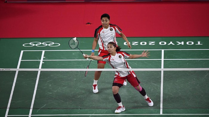 Greysia Polii/Apriyani Rahayu meraih emas cabor bulutangkis Olimpiade Tokyo 2020 nomor ganda putri. Mereka mengalahkan Chen Qing Chen/Jia Yi Fan dua gim langsung 21-19 dan 21-15.