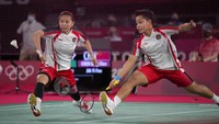 Greysia/Apriyani mampu meraih emas di Olimpiade Tokyo 2020 setelah mengalahkan pasangan China, Chen Qing Chen/Jia Yifan. AP Photo/Dita Alangkara.