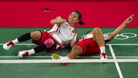 Greysia Polii menjadi atlet tertua peraih medali emas Olimpiade di cabor bulutangkis nomor ganda putri. Ia menorehkan tinta emas di usia 33 tahun. AP Photo/Markus Schreiber.