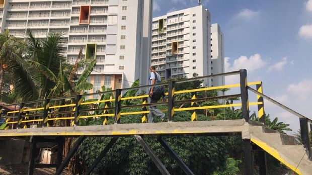 Jembatan bamu reyot di Kebon Jeruk, Jakarta Barat selesai diperbaiki. Kini jembatan tersebut menjadi beton.