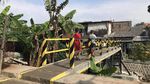 Melihat Jembatan Bambu Reyot di Jakbar yang kini Jadi Beton