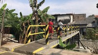 Masyarakat senang dengan perbaikan ini. Mereka menjadi merasa aman saat akan menyeberang. (Nur Aziza/detikcom).