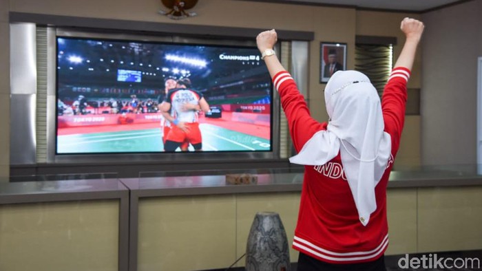 Kegembiraan Bupati Purwakarta saat menyaksikan ganda putri raih emas