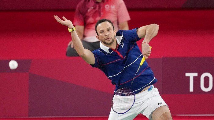 Guatemalas Kevin Cordon plays against Indonesias Anthony Sinisuka Ginting during their mens singles bronze medal Badminton match at the 2020 Summer Olympics, Monday, Aug. 2, 2021, in Tokyo, Japan. (AP Photo/Dita Alangkara)