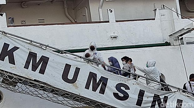 KM Umsini mulai beroperasi untuk isolasi mandiri warga Makassar positif COVID-19. KM Umsini mulai beroperasi untuk isolasi mandiri warga Makassar positif COVID-19.