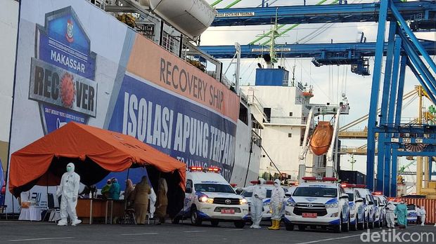 KM Umsini mulai beroperasi untuk isolasi mandiri warga Makassar positif COVID-19. KM Umsini mulai beroperasi untuk isolasi mandiri warga Makassar positif COVID-19.