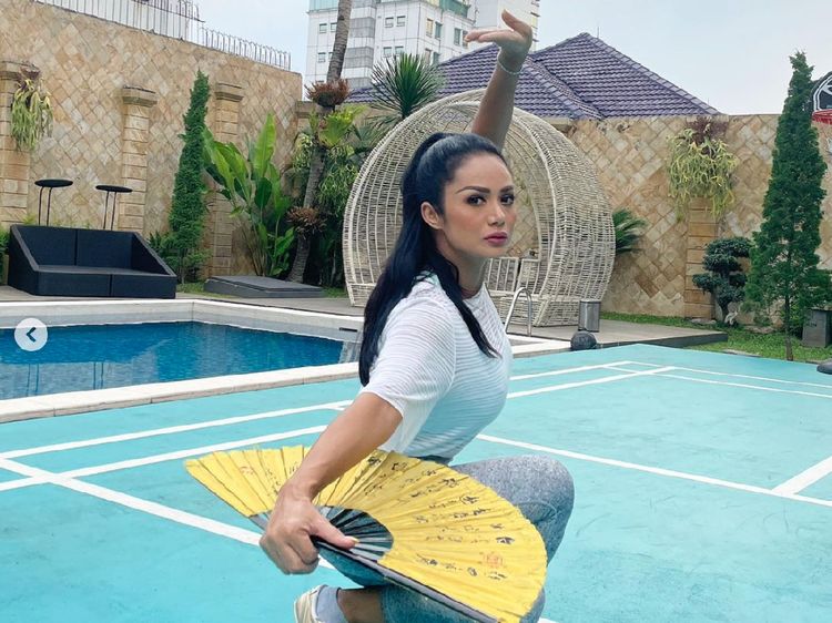 Turun 8 Kg, Intip 7 Gaya Krisdayanti saat Olahraga Wushu yang Bikin Terpana
