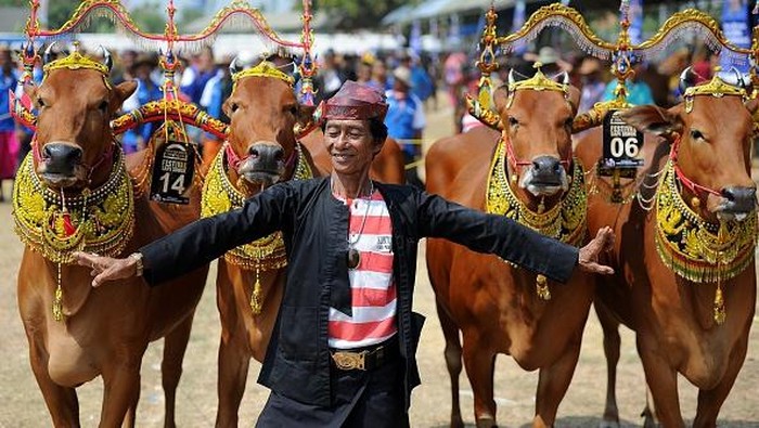 Madura saat ini kembali disorot karena masyarakatnya yang tidak percaya dengan COVID-19. Padahal saat ini daerah itu masuk dalam kategori PPKM level 3.