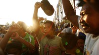 Bahkan banyak hajatan yang dilakukan tanpa protokol kesehatan dengan mengundang orang banyak. Dan herannya kegiatan itu tidak ditegur Pemkab Setempat. Chris McGrath/Getty Images