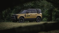 Mobil edisi spesial ini, dijual dalam unit yang sangat terbatas pada Agustus 2021 ini. Harga Land Rover Defender Trophy Edition ini dijual mulai dari $90.000 atau setara dengan Rp 1.301 Miliar. Foto: dok. Land Rover