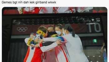 Adegan berpelukan ini menjadi momen yang disukai para netizen di Indonesia dan luar negeri. Foto: (Twitter)