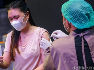 Vaksin Jadi Kunci Pulihkan Ekonomi, Kemenkes Didesak Percepat Distribusi