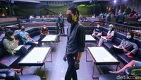 Vaksinasi tahap kedua yang digelar oleh bar Holywings ini berlangsung hingga 31 Agustus 2021 di beberapa cabangnya.