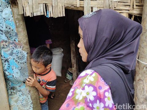 Penampakan keluarga yang huni gubuk reyot
