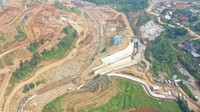 Bendungan kering di Ciawi dan Sukamahi merupakan yang pertama kalinya dibangun di Indonesia sebagai upaya merespons risiko bencana hidrometeorologi di Jakarta dan sekitarnya. Pengoperasian bendungan  akan menggunakan Aplikasi Sistem Manajemen Air Terpadu (SIMADU) Kementerian PUPR dengan memanfaatkan data klimatologi dari BMKG yang menampilkan laporan kejadian banjir/kekeringan, prakiraan cuaca dan hari tanpa hujan, termasuk prakiraan banjir dan kekeringan.
