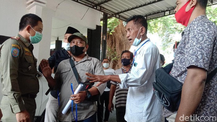 Perwakilan PKL di Kudus sempat adu mulut dengan Satpol PP saat audiensi di Pendopo Kudus, Senin (2/8/2021)