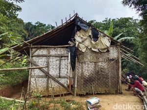 Cerita Keluarga di Cianjur Jarang Makan Nasi-Huni Gubuk Reyot