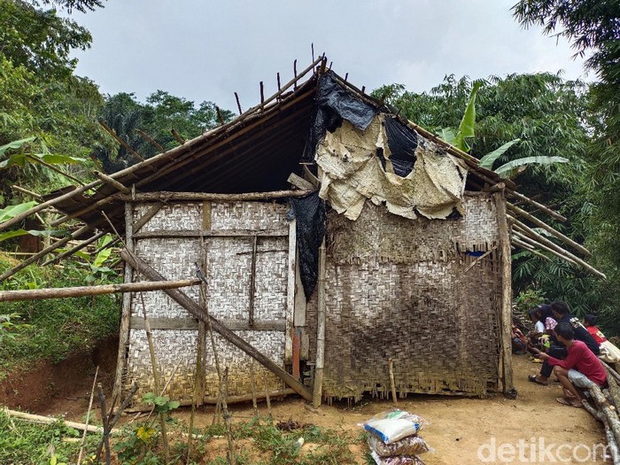 Pilu keluarga di Cianjur huni gubug reyot hingga hanya makan singkong