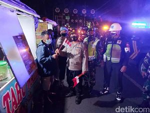 PKL di Jombang Kompak Kobarkan Semangat Merah Putih Meski Terdampak Pandemi