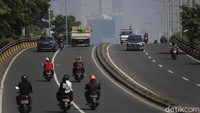 Penerapan aturan Pemberlakuan Pembatasan Kegiatan Masyarakat (PPKM) Level 4 Jawa-Bali di lapangan masih belum optimal. Bahkan, beberapa aturan terkesan longgar di lapangan.  