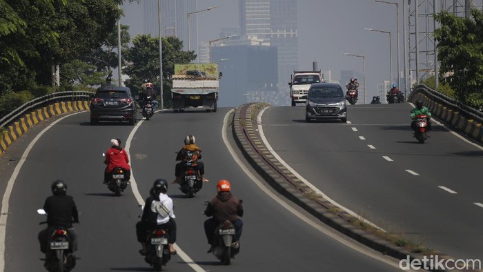 Arus lalu lintas terpantau ramai lancar di sejumlah pos penyekatan di beberapa titik pada masa Pemberlakuan pembatasan kegiatan masyarakat (PPKM) Level 4 di Jakarta, yang akan berakhir Senin (02/08/2021).