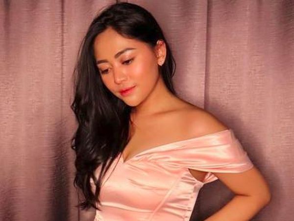 Potret Rachel Vennya Dapat Booster Vaksin COVID-19 di New York