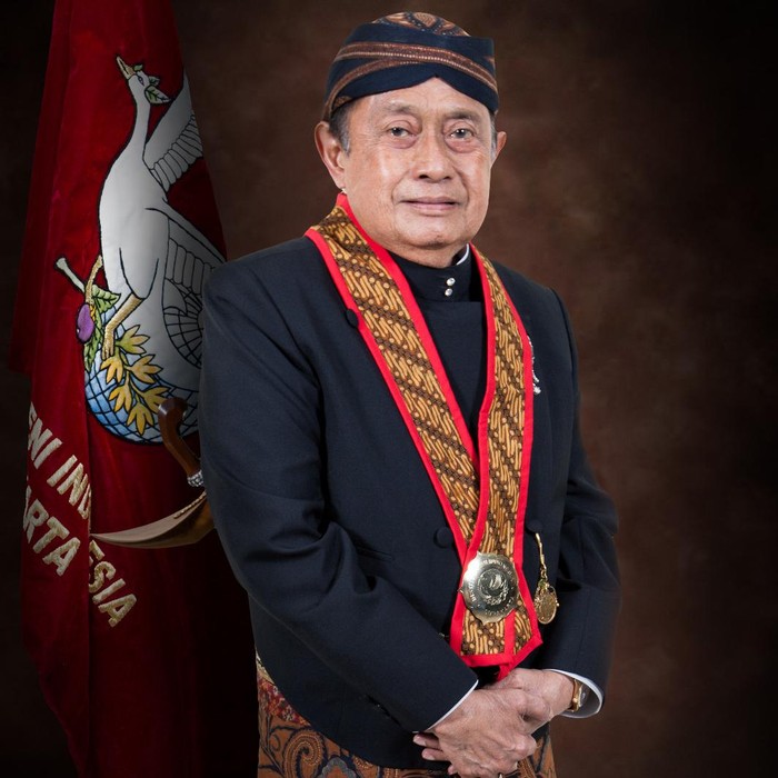 Santoso Doellah, Danar Hadi