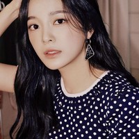 Sejeong dinilai memiliki potensi sebagai penerus Suzy. Ia dikenal sebagai runner up acara survival Produce 101 yang menjadi vokalis utama I.O.I dan gugudan. Idol KPop berumur 24 tahun ini dikenal pula sebagai pemain drama Korea School 2017 dan The Uncanny Counter. Foto: dok. Instagram clean_0828