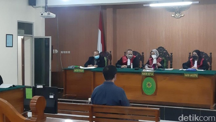 Sidang penganiayaan dosen UGJ.